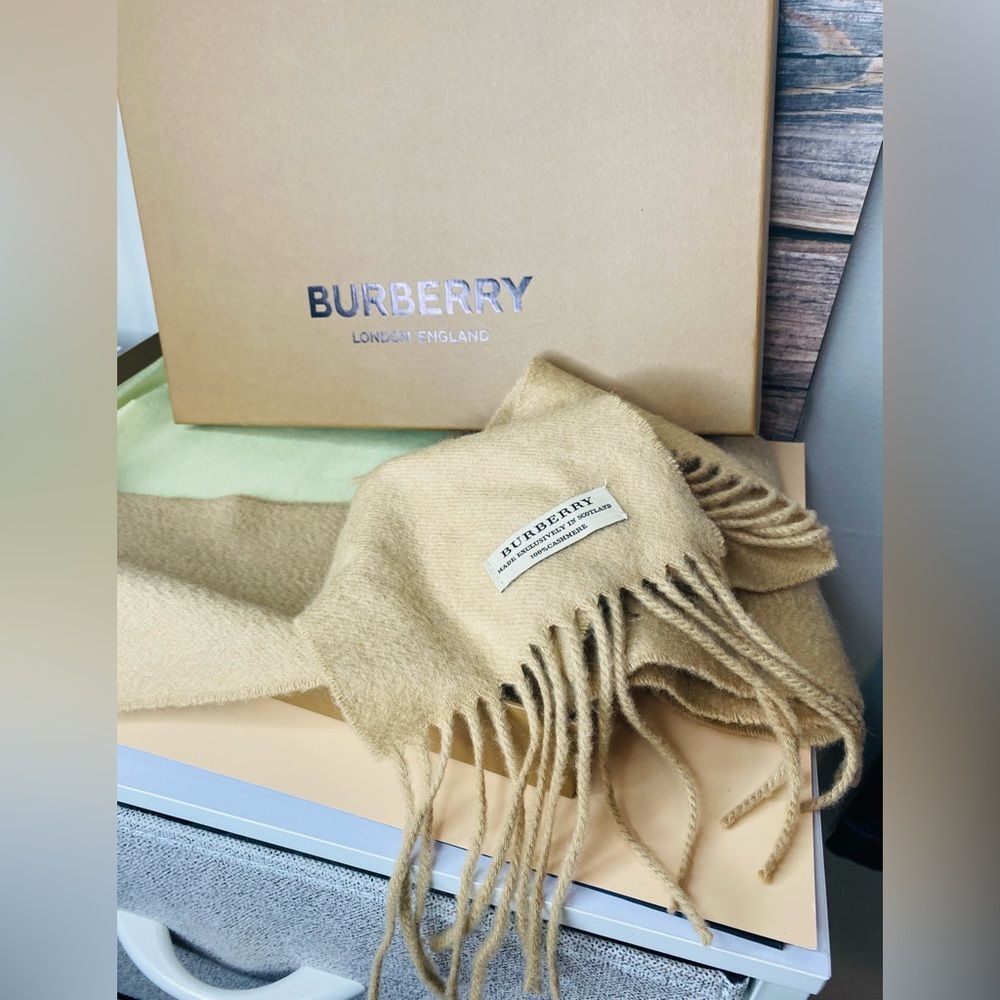 Burberry Beige Cashmere Scarf with Fringe Authentic